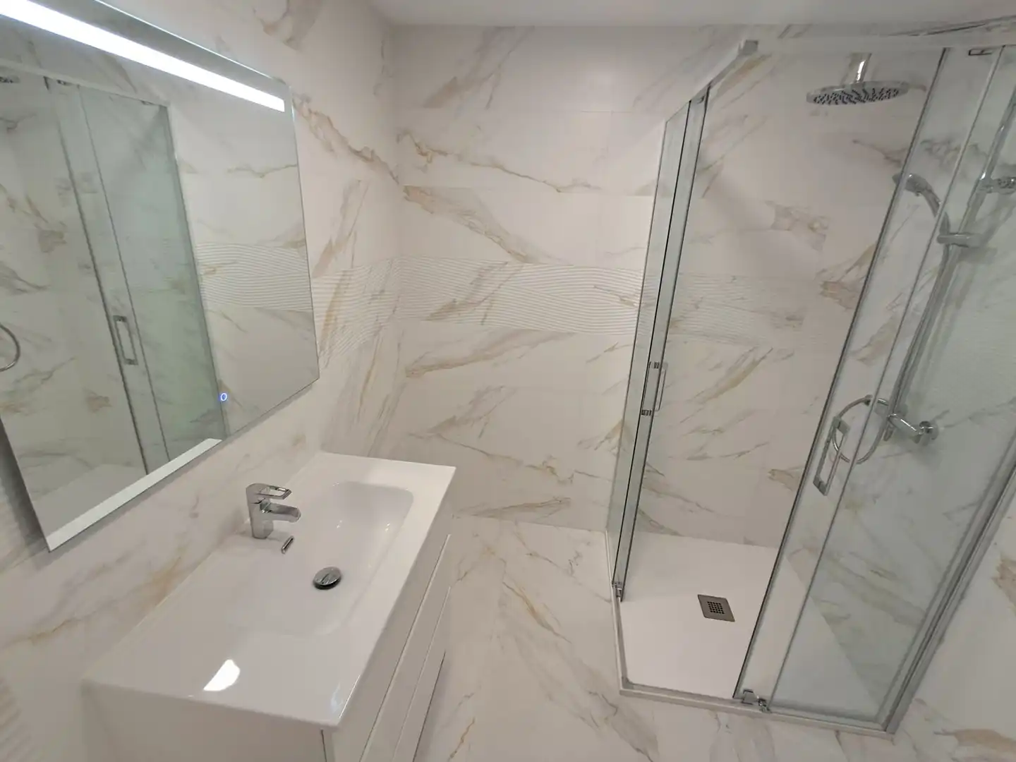 Baño de Apartamento en venta en Benalmádena con Aire acondicionado, Calefacción y Jardín privado