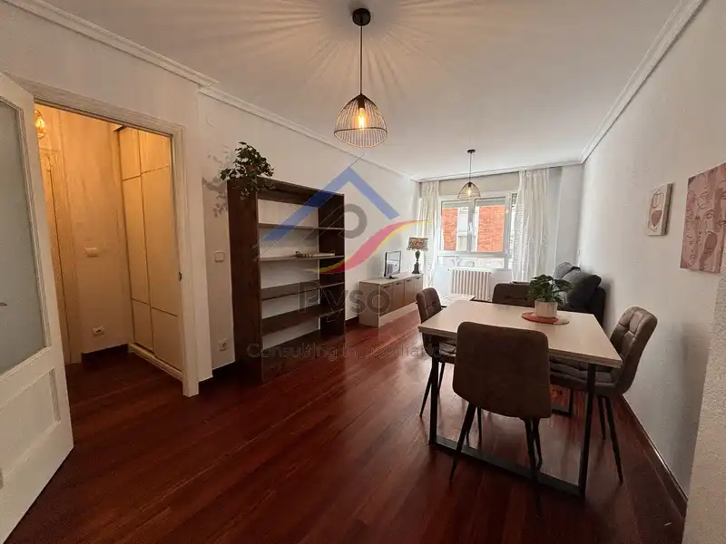 Sala d'estar de Pis de lloguer en Santander amb Calefacció, Parquet i Moblat