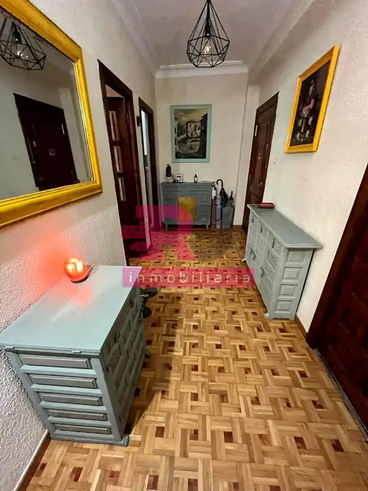 Flat for rent in Salesas