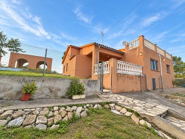 Chalet con balcón en venta en Olivella