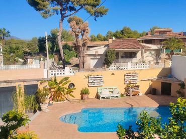 Casa pareada con piscina en venta en Avenida Doctor Severo Ochoa