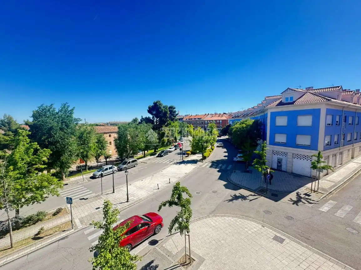 Vista exterior de Pis en venda en Aranjuez amb Calefacció i Terrassa