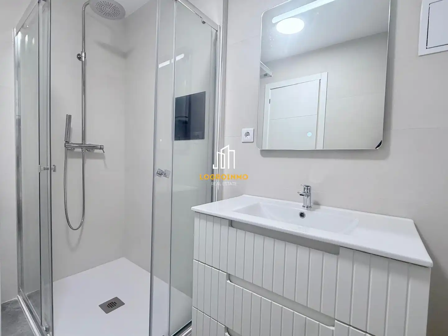 Baño de Piso en venta en  Logroño con Aire acondicionado, Calefacción y Parquet