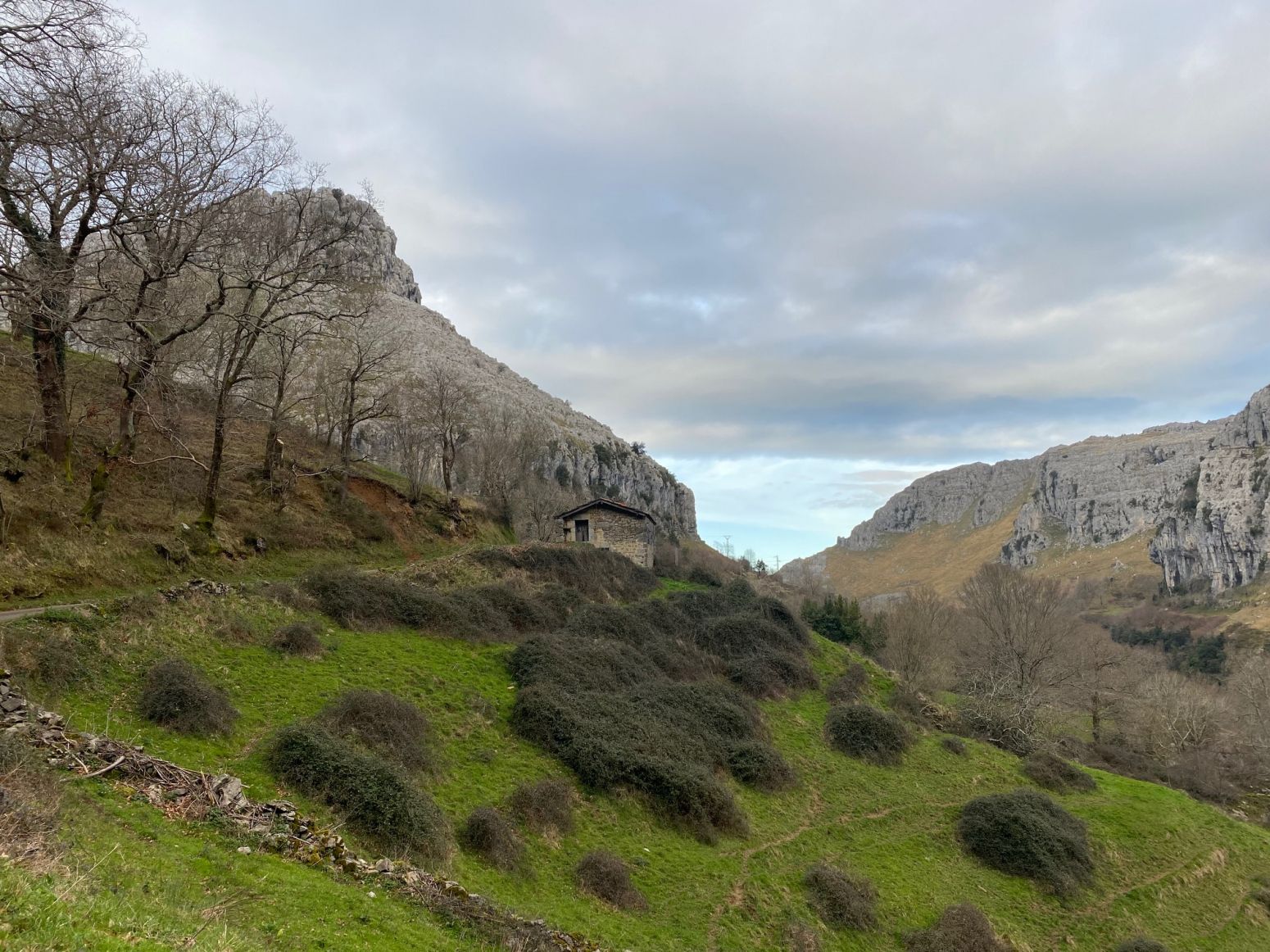 Exterior view of Building for sale in Miera