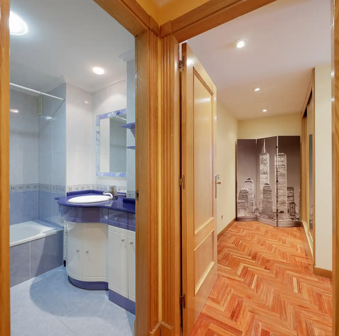Baño de Piso en venta en Gijón  con Calefacción, Parquet y Trastero