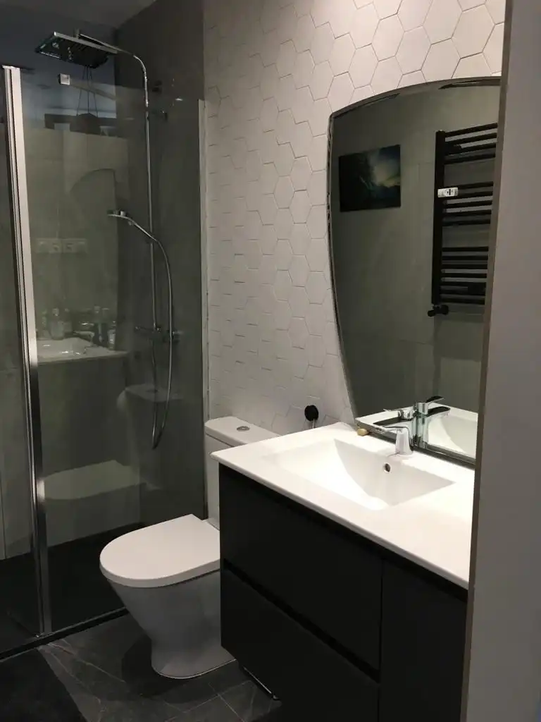Bathroom of Flat for rent in Madrid  with Air Conditioner, Heating and Terrace