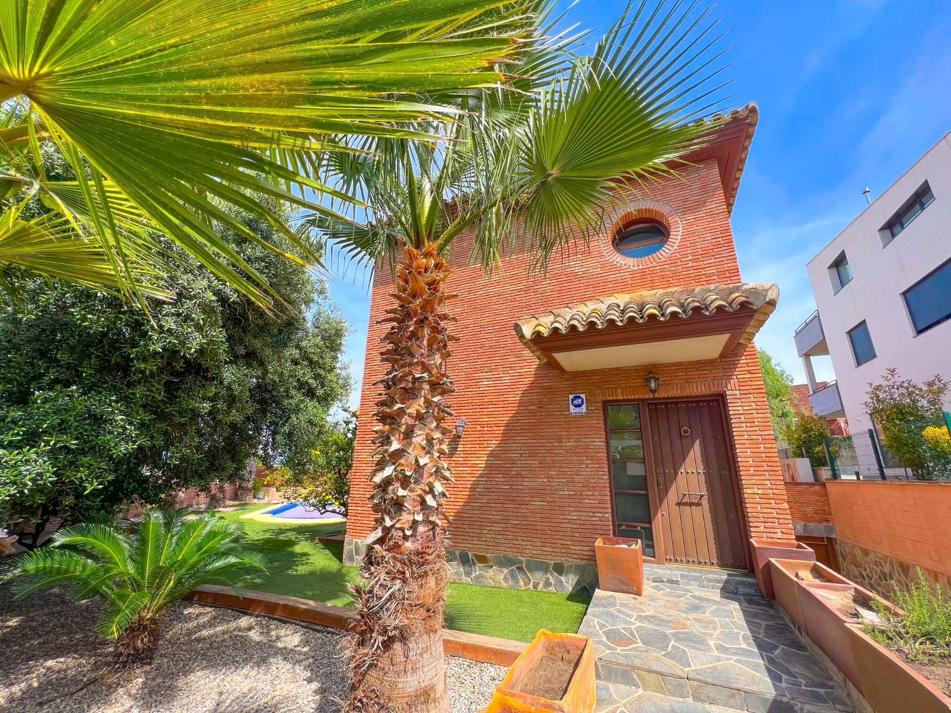 Vista exterior de Casa o xalet en venda en Constantí amb Aire condicionat, Calefacció i Jardí privat