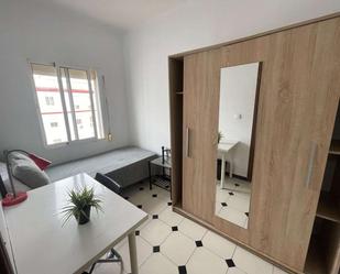 Bedroom of Flat to share in  Sevilla Capital  with Air Conditioner and Terrace