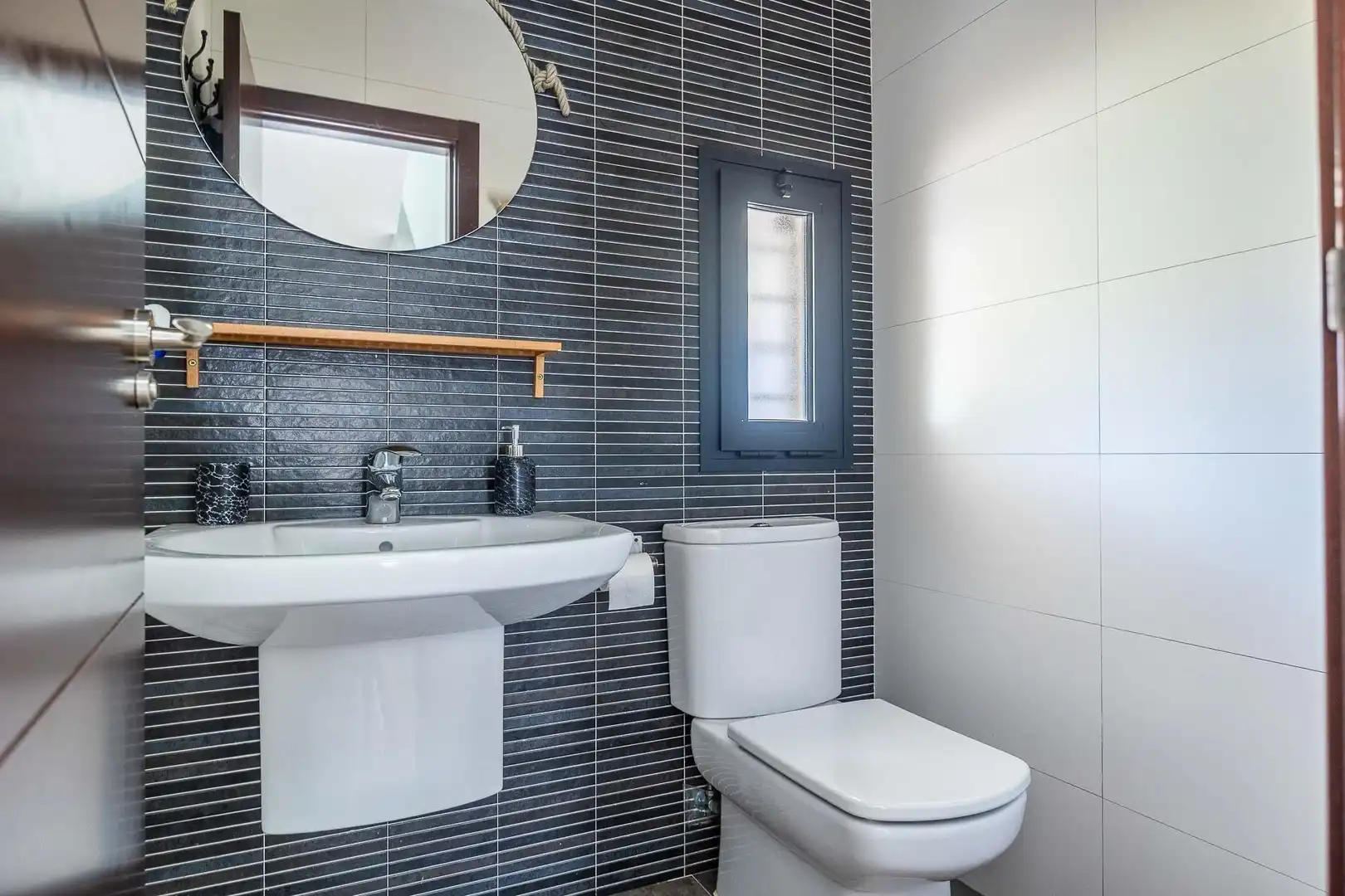 Bathroom of Detached homes for sale in Dos Hermanas  with Air Conditioner, Heating and Private garden