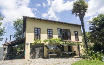 Vista exterior de Casa o xalet en venda en Llanes amb Jardí privat