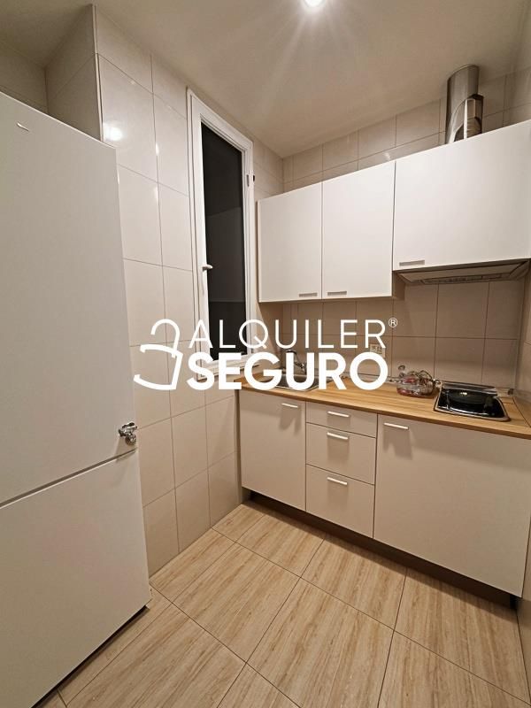 Kitchen of Flat to rent in  Madrid Capital  with Air Conditioner and Heating