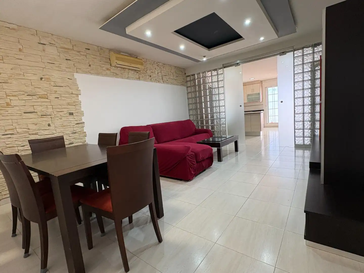 Sala d'estar de Casa o xalet en venda en L'Aldea amb Aire condicionat i Moblat