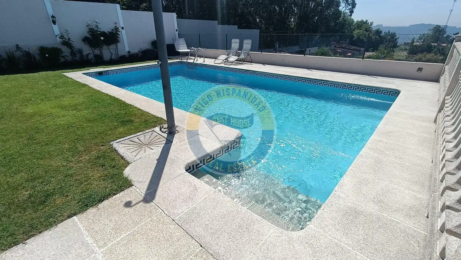 Piscina de Casa adosada en venta en Vigo  con Calefacción, Terraza y Trastero