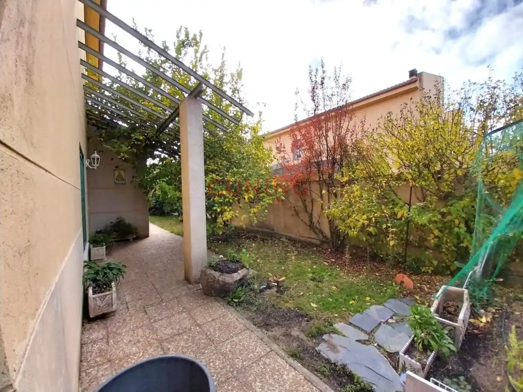 Jardí de Casa o xalet en venda en Cáceres amb Jardí privat