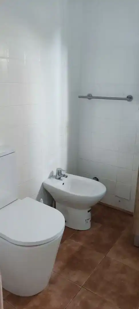 Baño de Piso para compartir en Valencia