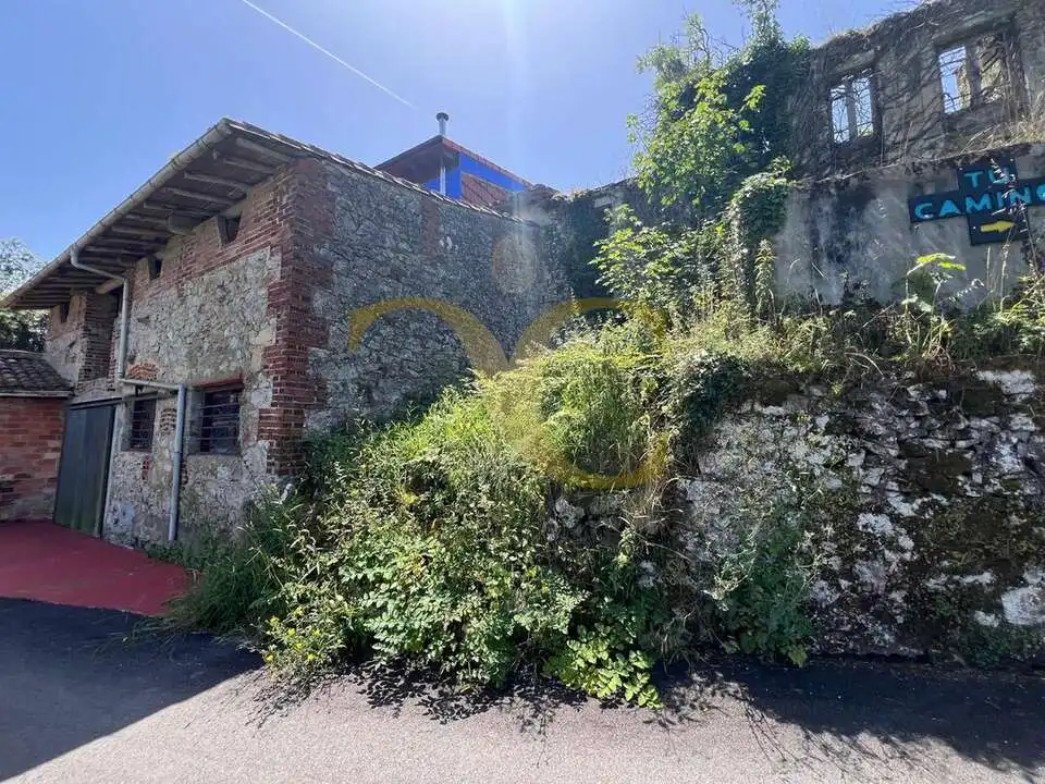 Vista exterior de Casa adosada en venda en Llanes amb Jardí privat
