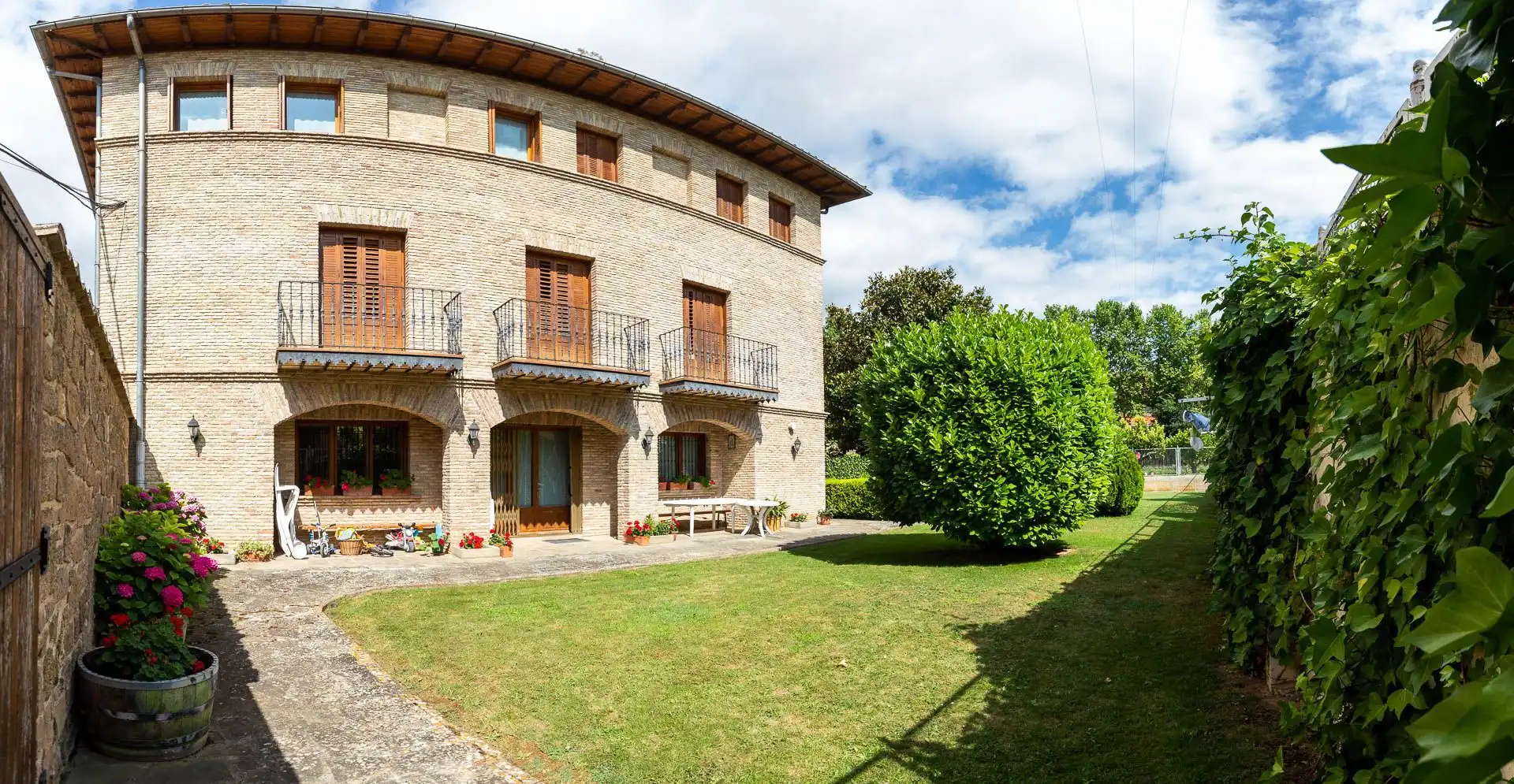 Vista exterior de Casa o chalet en venta en Puente la Reina / Gares con Calefacción, Jardín privado y Trastero