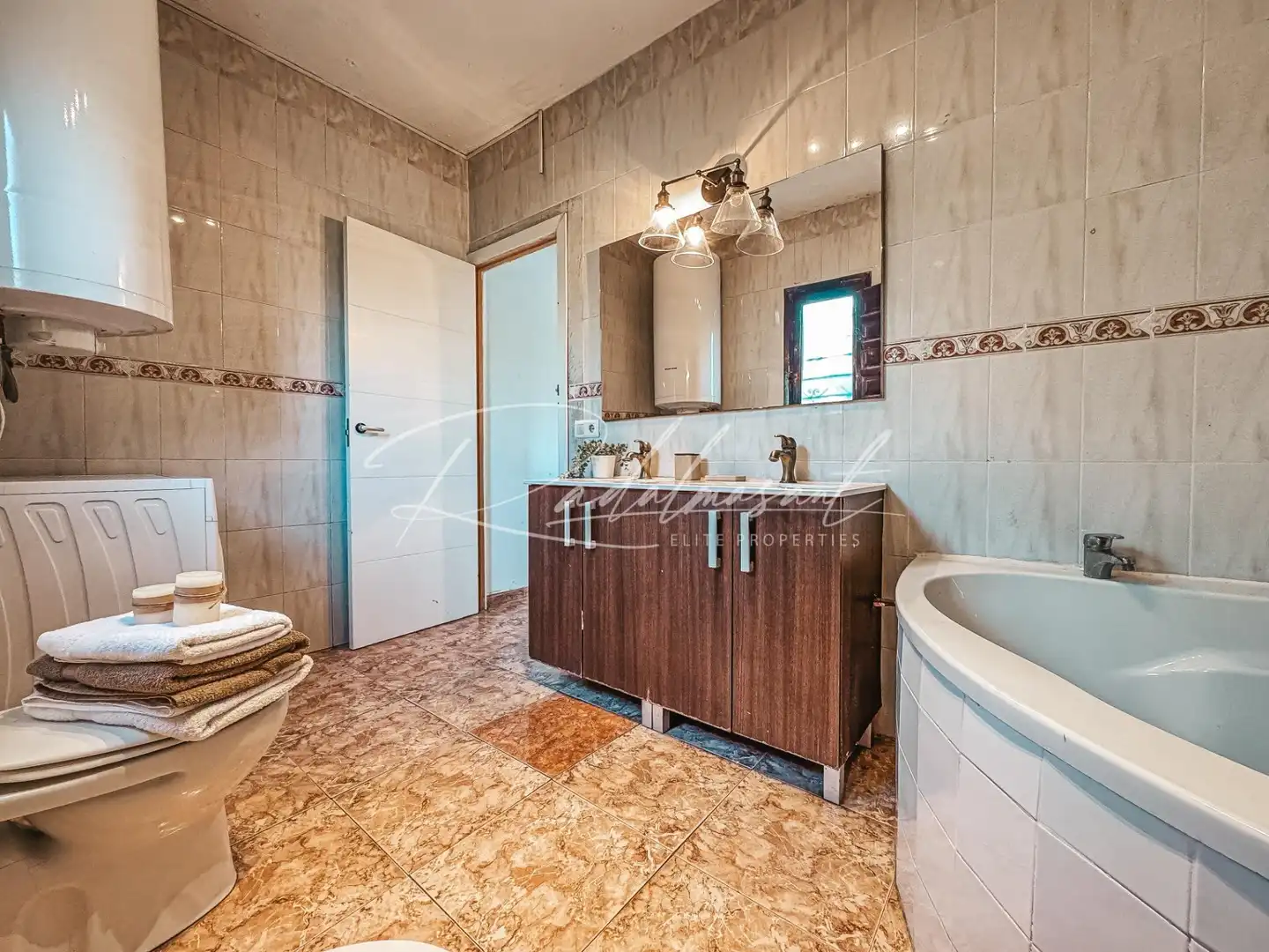 Bathroom of Houses for sale in Reus  with Air Conditioner, Swimming Pool and Furnished