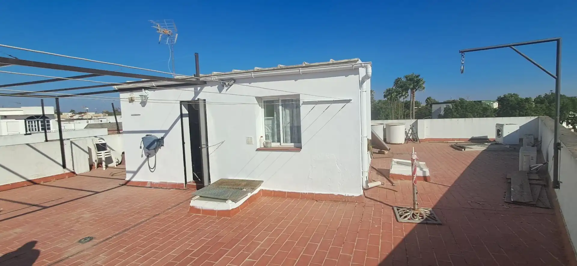 Außenansicht von Wohnung zum Verkauf in Utrera mit Klimaanlage, Heizung und Abstellraum