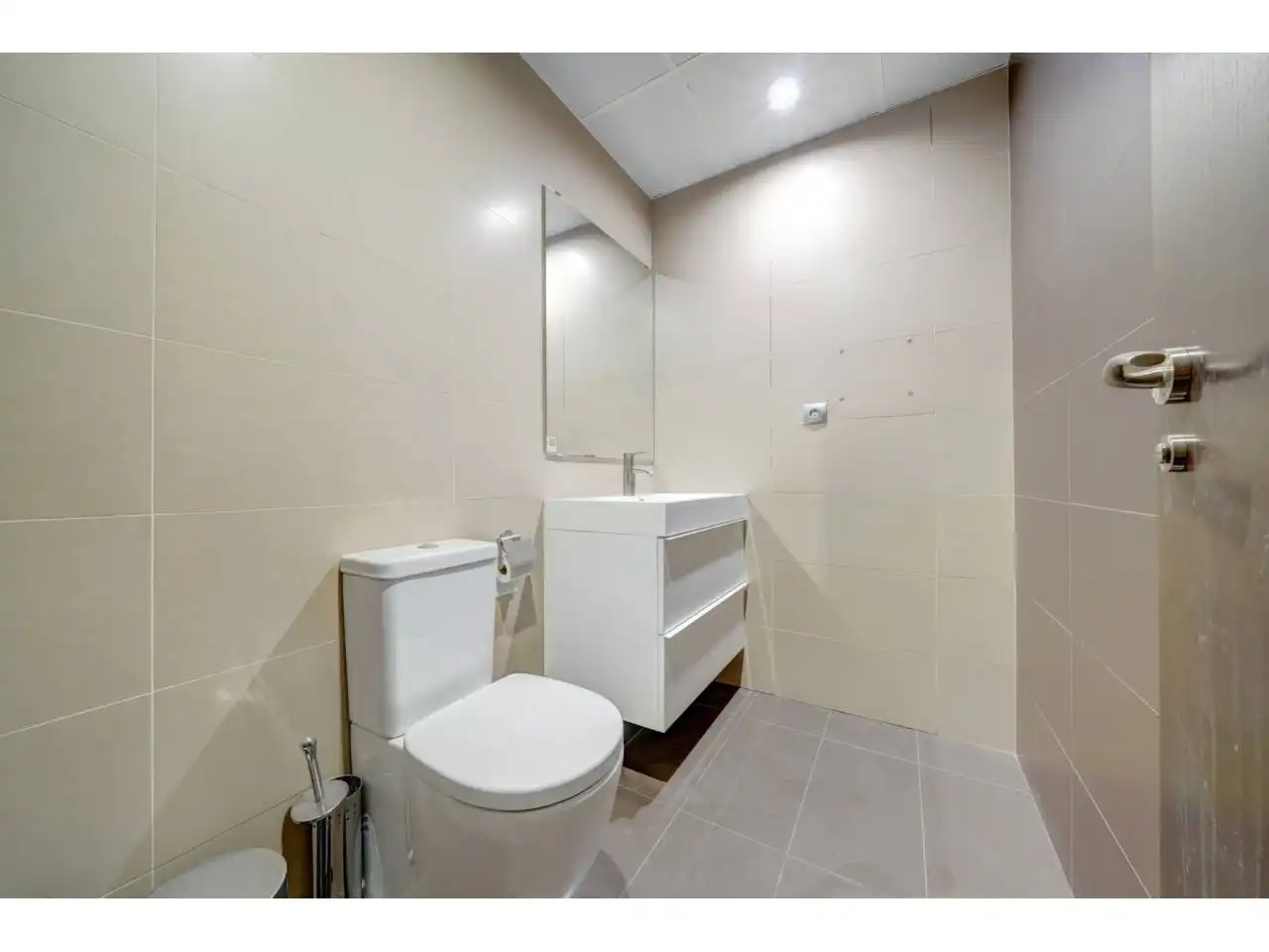 Bathroom of Office for rent in Valencia  with Heating