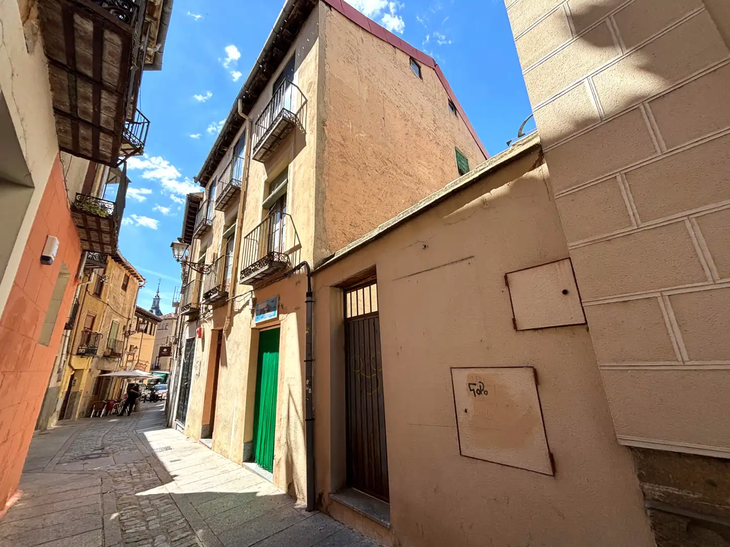 Außenansicht von Gebäude zum Verkauf in Segovia