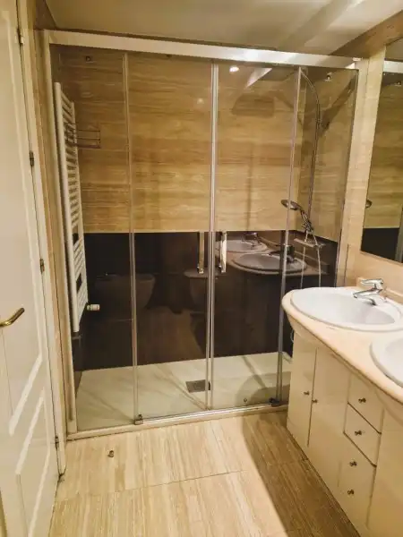 Bathroom of Flat for sale in Madrid  with Air Conditioner, Heating and Parquet flooring