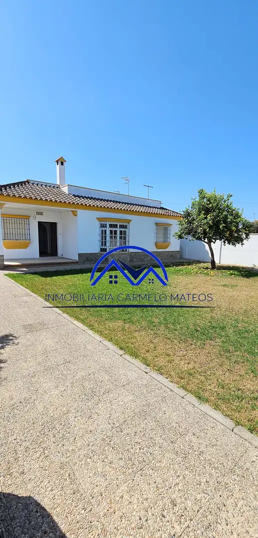 Vista exterior de Casa o chalet en venta en Sanlúcar de Barrameda con Aire acondicionado, Jardín privado y Trastero