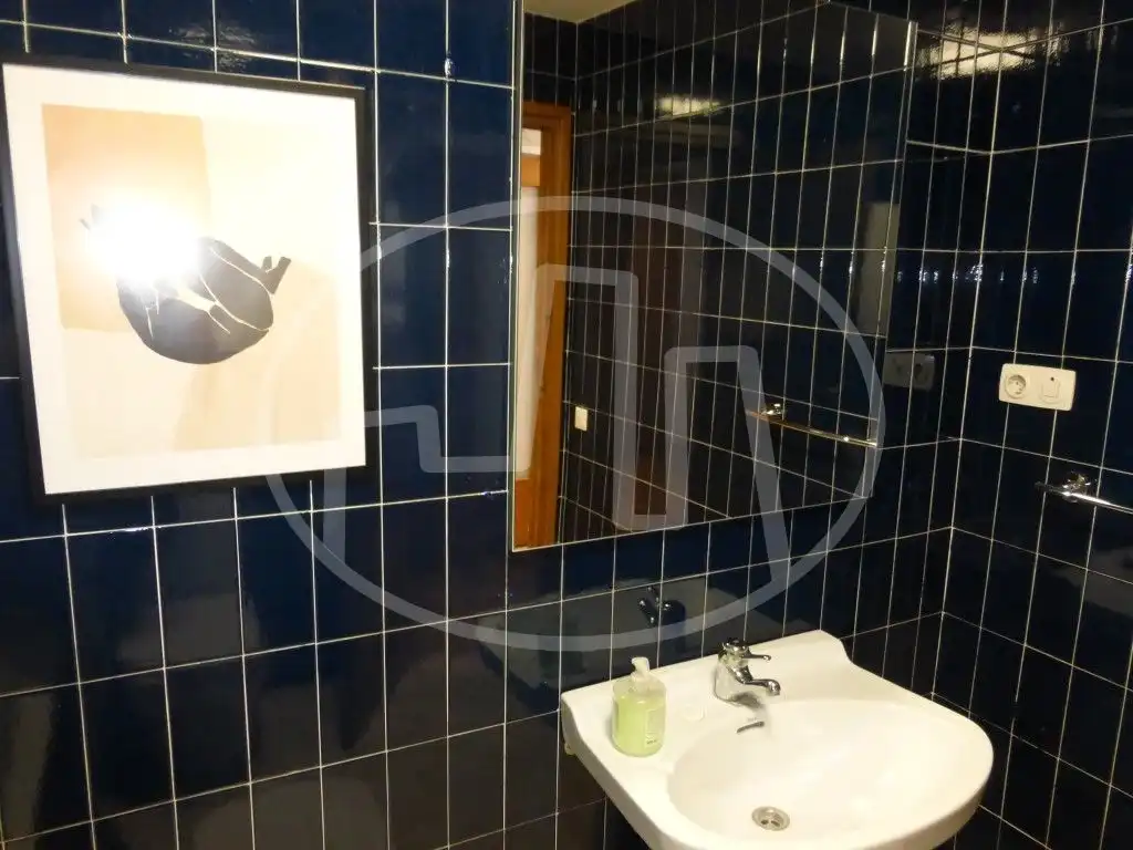 Bathroom of Flat for rent in  Pamplona / Iruña  with Heating, Parquet flooring and Furnished