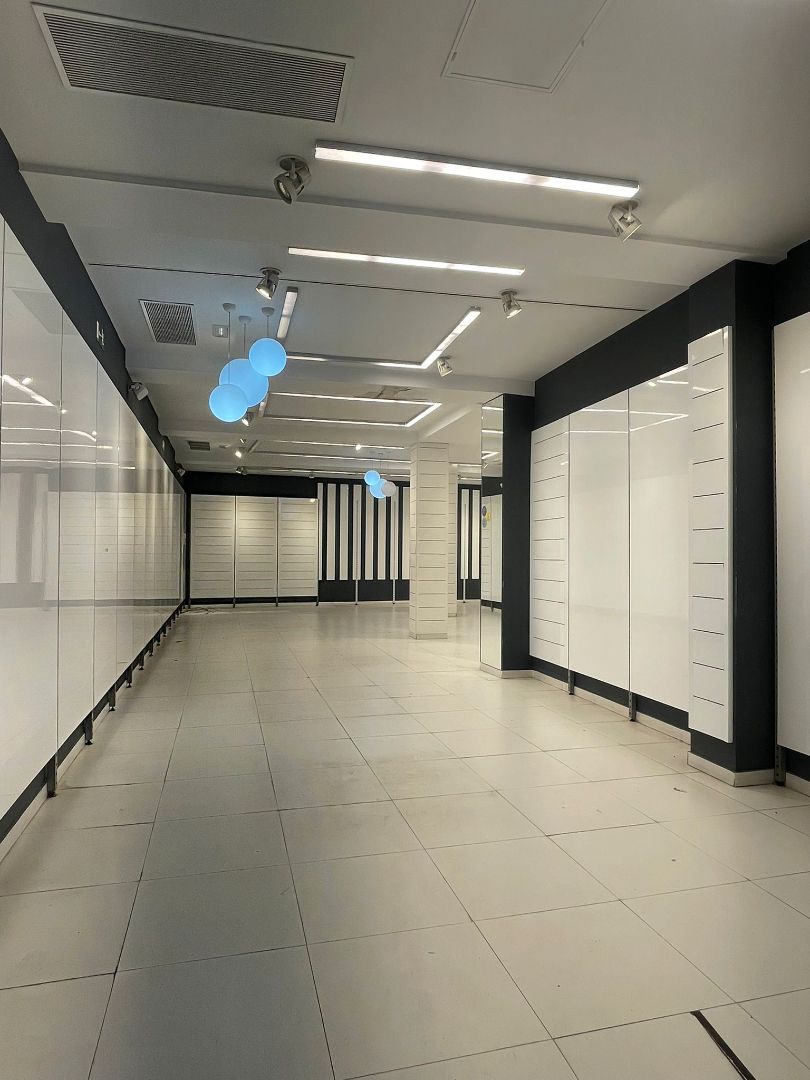 Geschaftsraum miete in Plasencia mit Klimaanlage und Heizung