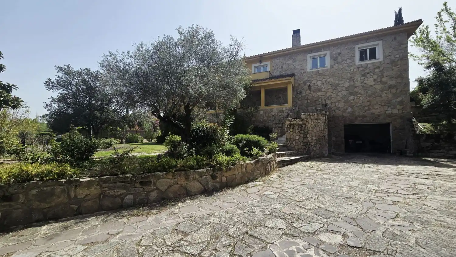 Vista exterior de Casa o xalet de lloguer en Algete amb Calefacció, Terrassa i Traster