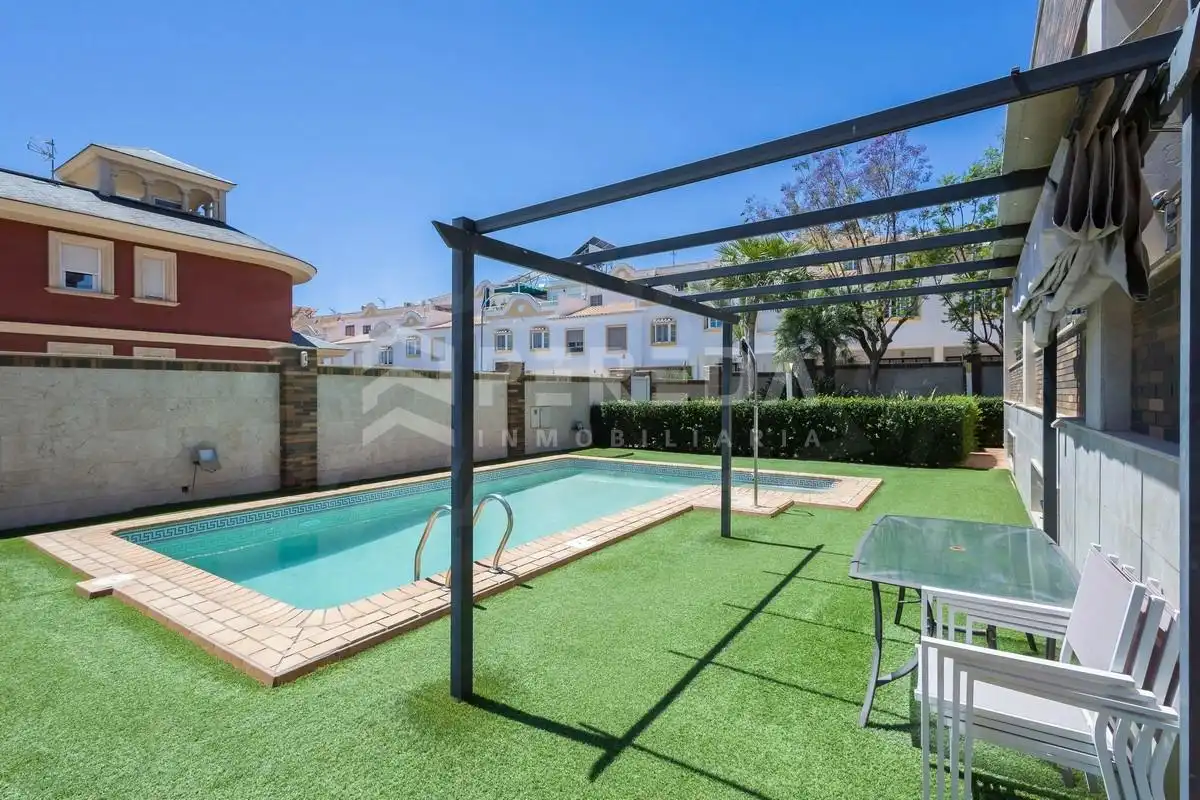 Piscina de Casa o chalet en venta en Roquetas de Mar con Aire acondicionado, Jardín privado y Piscina