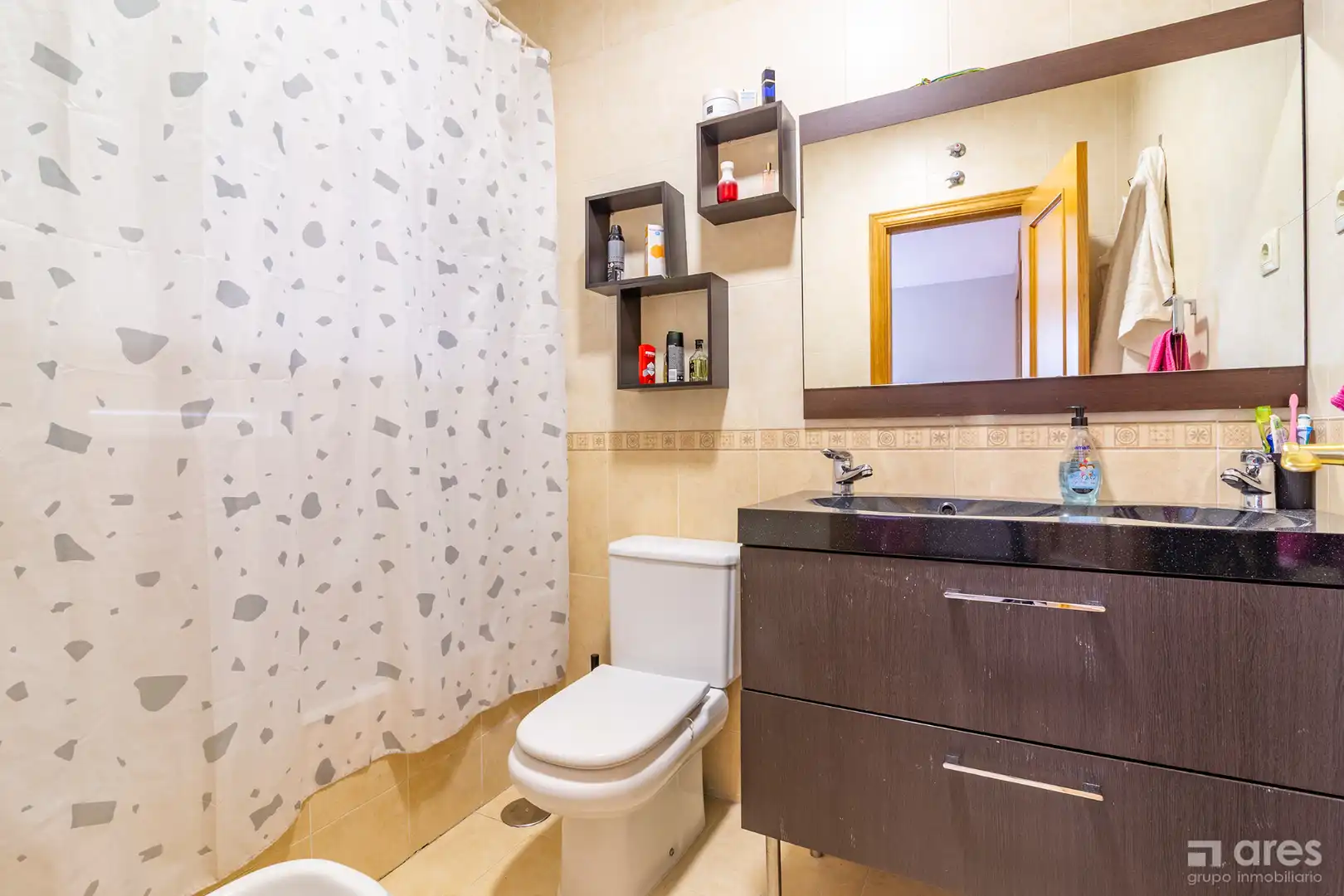 Bathroom of Detached homes for sale in El Viso de San Juan  with Air Conditioner, Heating and Private garden