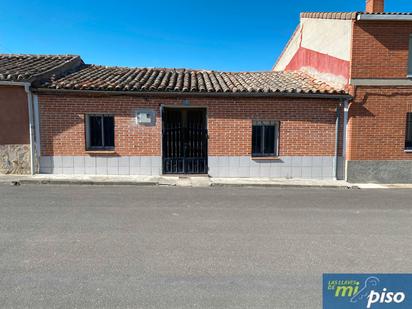 Vista exterior de Casa o xalet en venda en Bobadilla del Campo amb Jardí privat, Terrassa i Traster