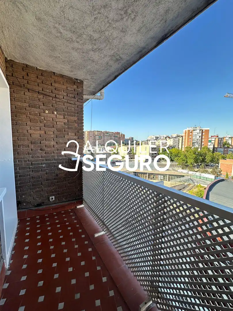 Vista exterior de Piso de alquiler en Madrid con Calefacción y Terraza