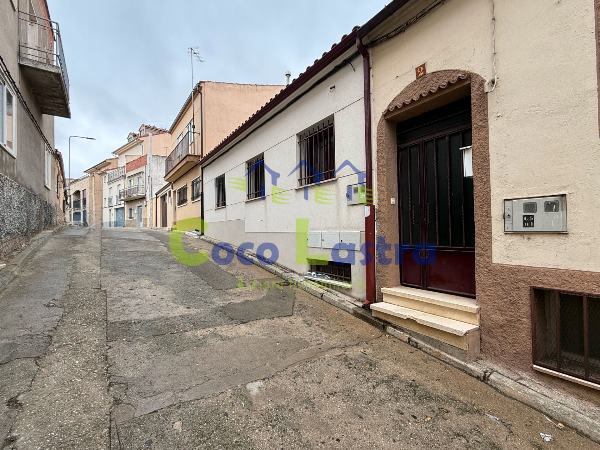 Vista exterior de Casa adosada en venda en Alba de Tormes amb Calefacció, Forn i Rentadora