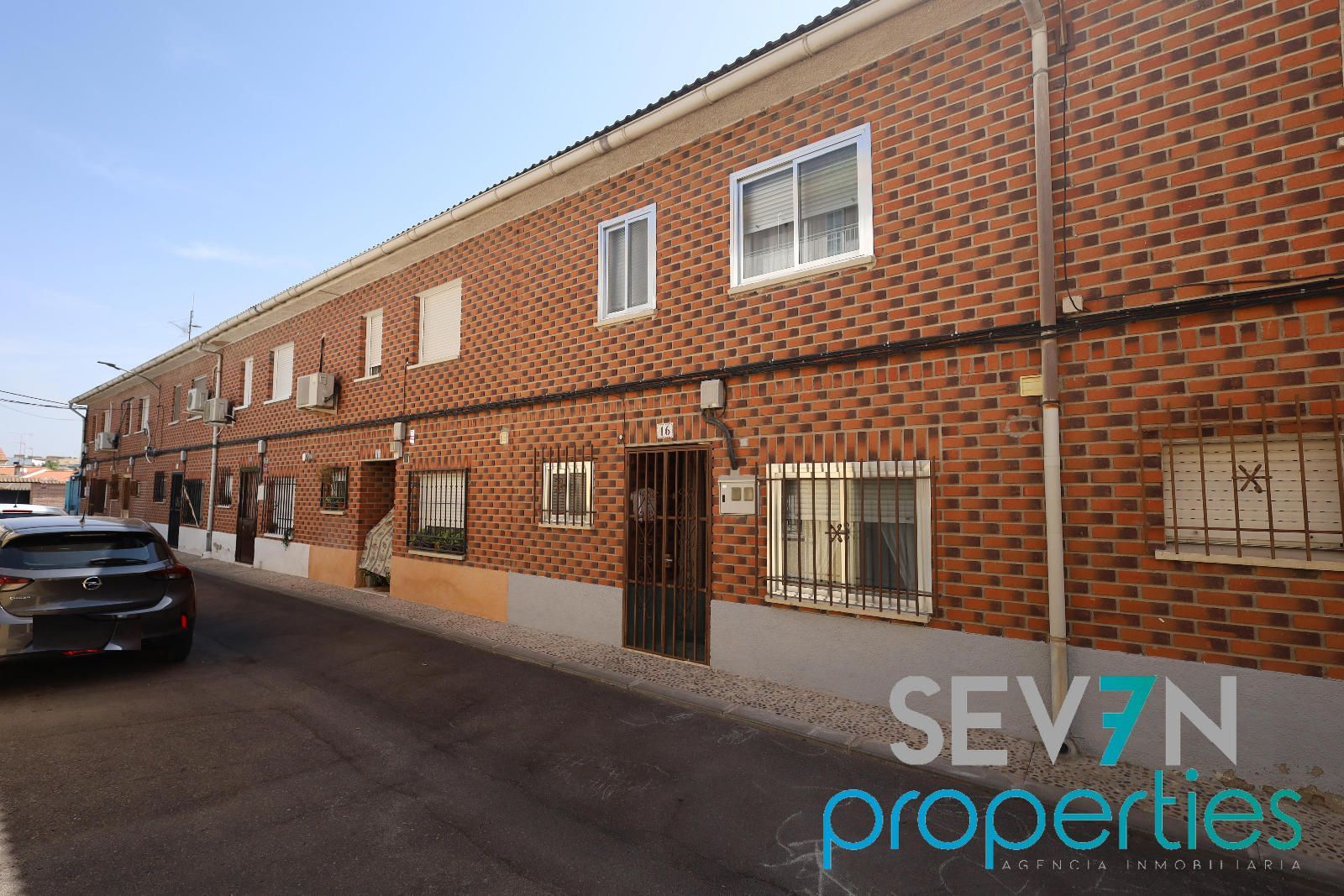 Vista exterior de Casa adosada en venda en Méntrida amb Calefacció, Terrassa i Traster