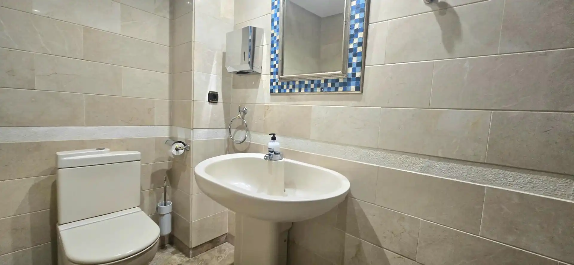 Bany de Pis de lloguer en Marbella amb Aire condicionat, Moblat i Jacuzzi