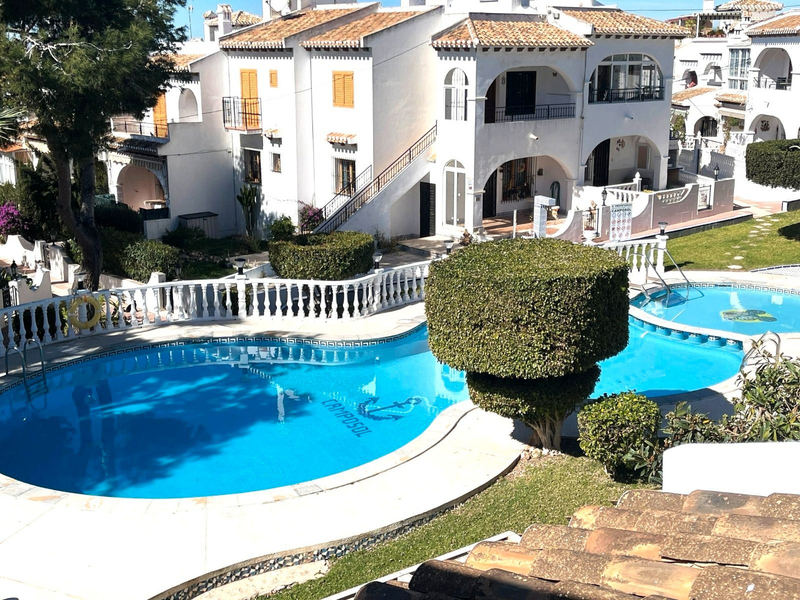 Piscina de Casa adosada en venda en Torrevieja amb Moblat, Balcó i Piscina comunitària