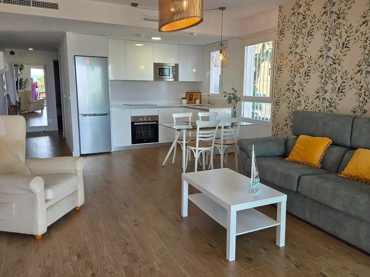 Sala d'estar de Apartament de lloguer en Torrox amb Aire condicionat, Calefacció i Terrassa