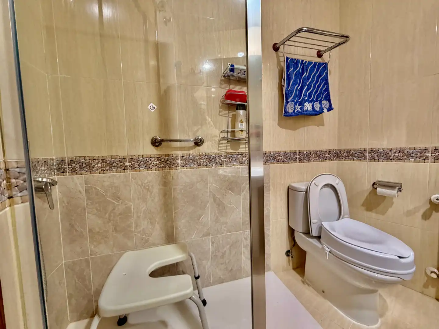 Bathroom of Flat for sale in Madrid  with Air Conditioner, Heating and Parquet flooring