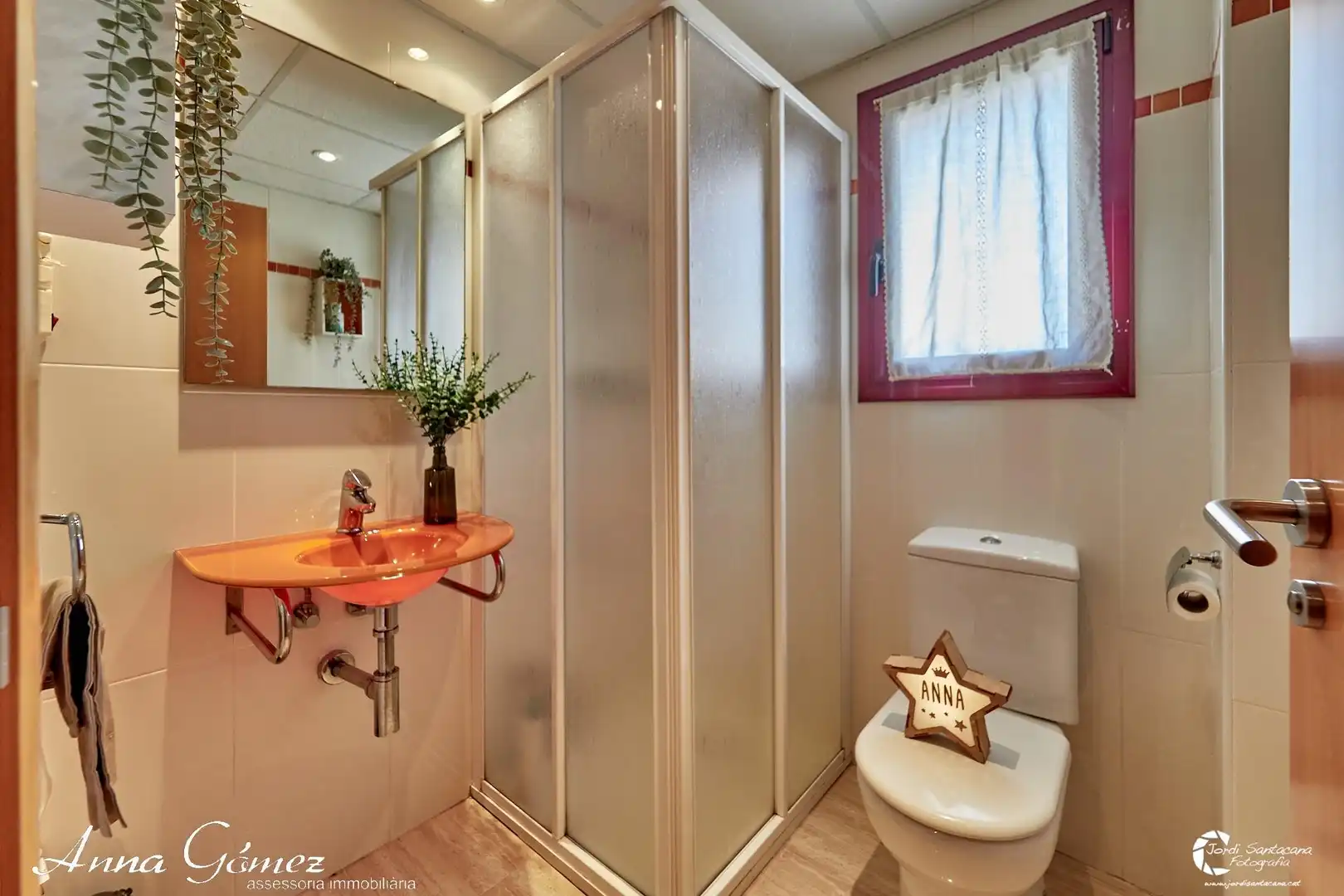 Badezimmer von Dachboden zum Verkauf in Calafell mit Heizung, Terrasse und Gemeinschaftspool
