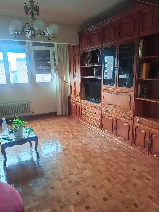 Sala de estar de Piso de alquiler en  Pamplona / Iruña con Calefacción, Parquet y Amueblado