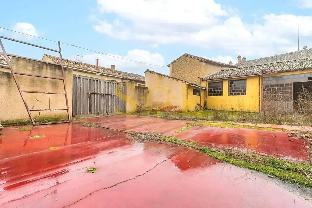 Local en venta en Gordoncillo con Parquet