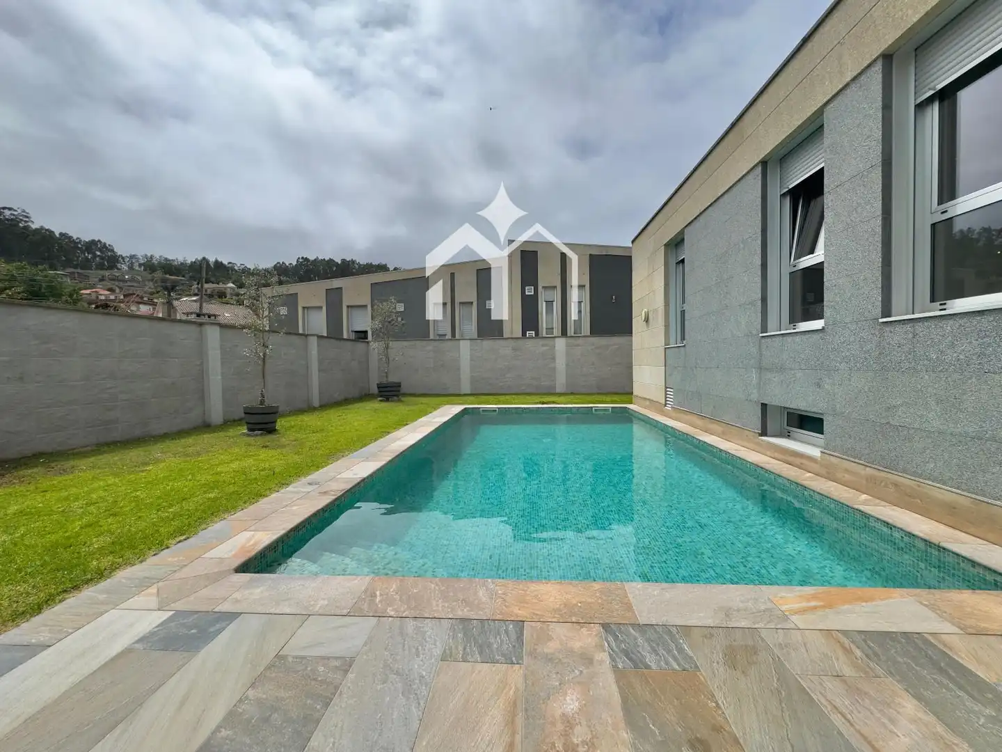 Piscina de Casa o xalet en venda en Cangas  amb Calefacció, Parquet i Terrassa