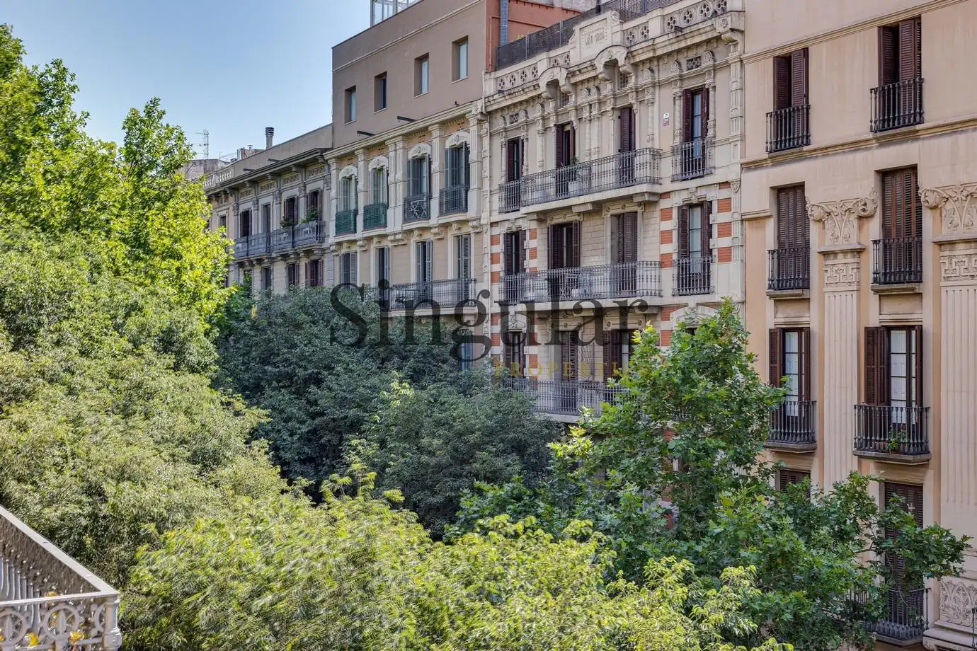 Vista exterior de Piso en venta en Barcelona con Calefacción y Balcón