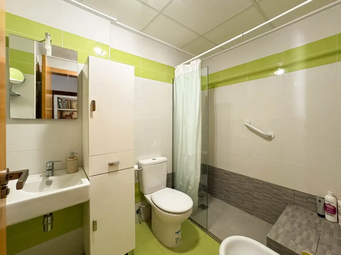 Badezimmer von Dachboden zum Verkauf in Dénia mit Klimaanlage und Heizung