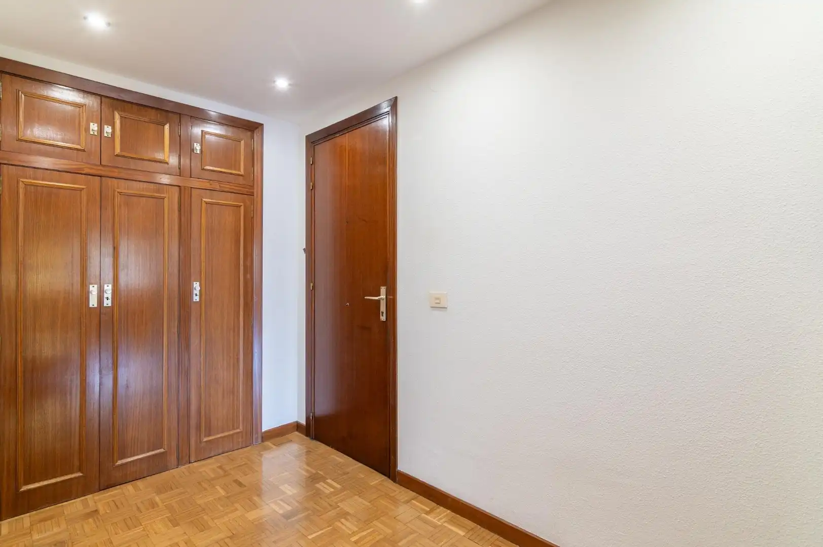 Piso en venta en  Pamplona / Iruña con Calefacción, Parquet y Trastero