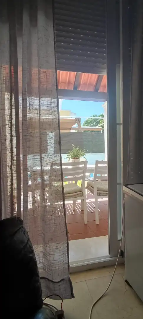 Terrasse von Einfamilien-Reihenhaus zum Verkauf in Espartinas mit Klimaanlage, Schwimmbad und Ofen