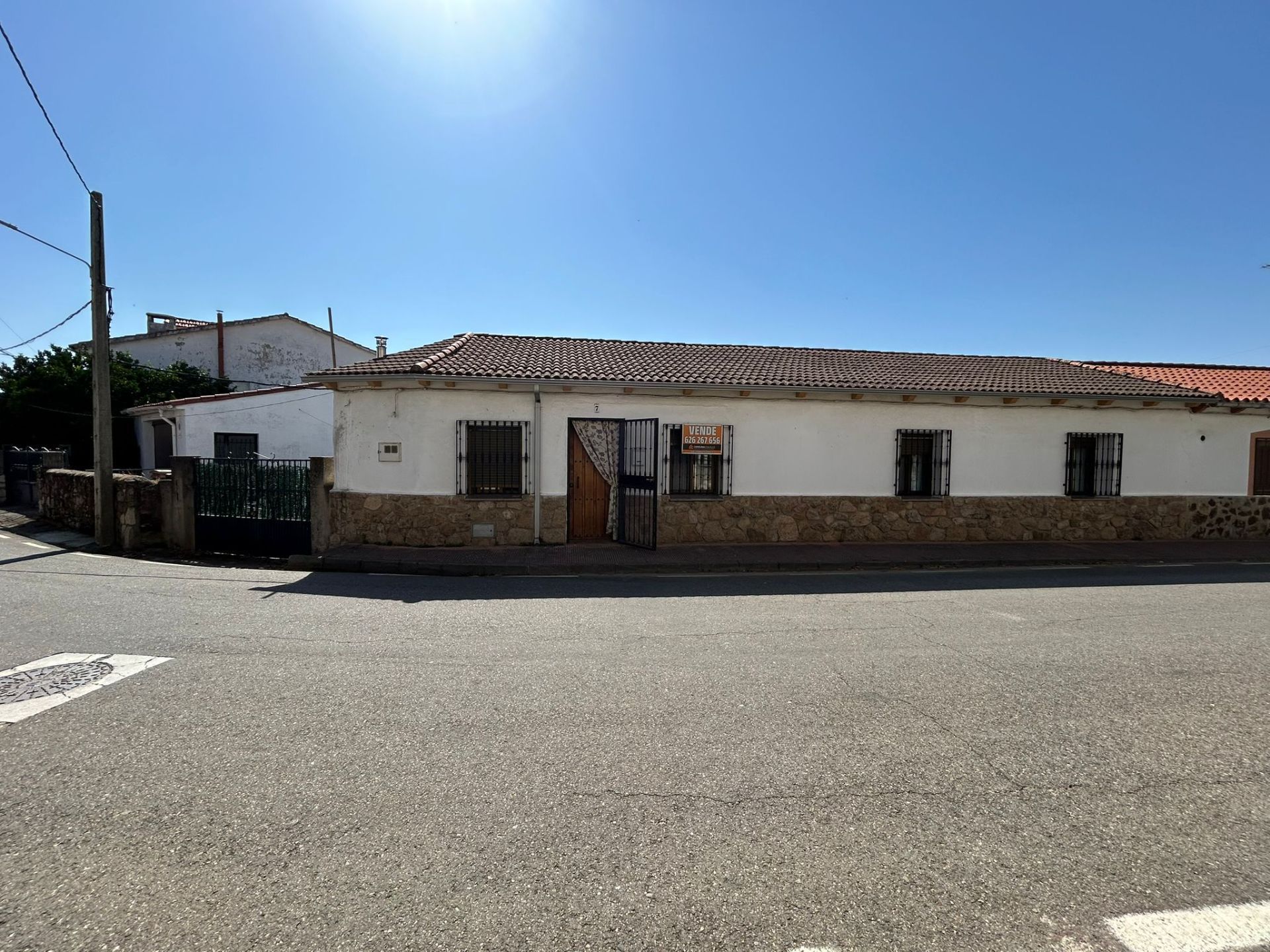 Vista exterior de Casa o xalet en venda en Perales del Puerto amb Aire condicionat, Calefacció i Jardí privat