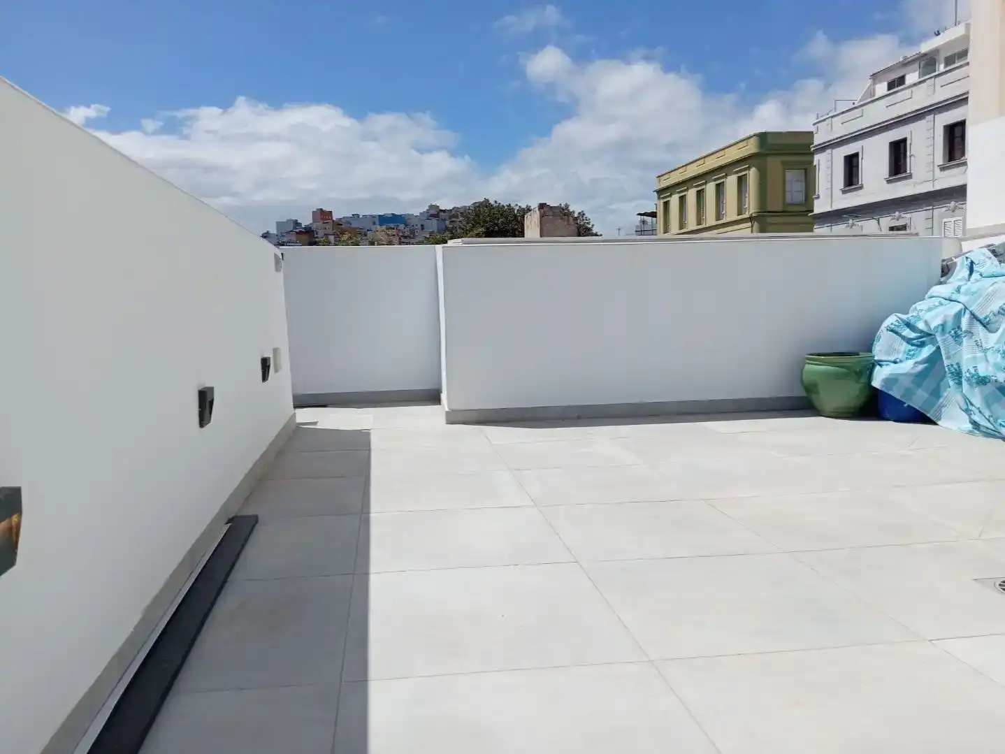Terrassa de Casa adosada en venda en Las Palmas de Gran Canaria amb Jardí privat, Piscina i Moblat